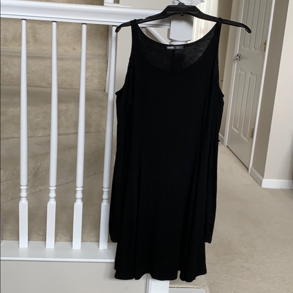 Thanth cold shoulder small black dress
